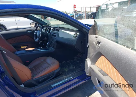 2014 Ford Mustang V6 Premium z USA, uszkodzony, nr VIN 1ZVBP8AM7E5249214